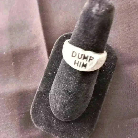 Ring DUMP HIM - Picture 2 of 3